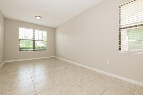 Casa en alquiler en Kissimmee, Florida, 4 dormitorios, 157.19 m2 № 1914504 - foto 14