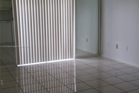Copropriété à vendre à Miami, Floride: 1 chambre, 51.1 m2 № 1969118 - photo 2