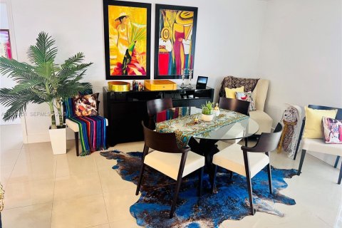 Condo in Miami, Florida, 1 bedroom  № 2052960 - photo 7