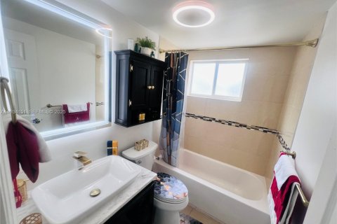 Condo in Miami, Florida, 1 bedroom  № 2052960 - photo 6