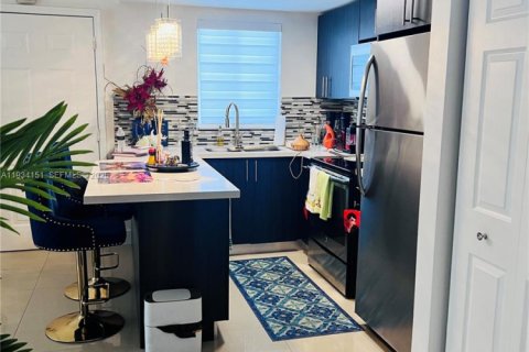 Condo in Miami, Florida, 1 bedroom  № 2052960 - photo 3