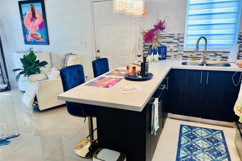 Condo in Miami, Florida, 1 bedroom  № 2052960