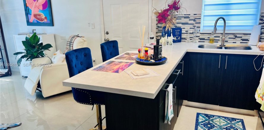 Condo in Miami, Florida, 1 bedroom  № 2052960