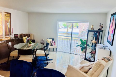 Condo in Miami, Florida, 1 bedroom  № 2052960 - photo 5