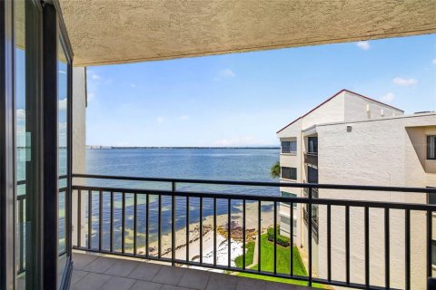 Condo in Saint Petersburg, Florida, 2 bedrooms № 2287480