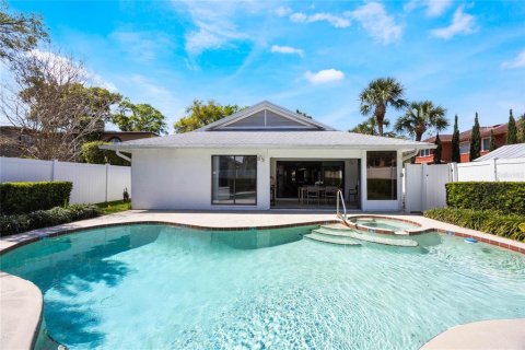 House in Winter Park, Florida 3 bedrooms, 196.4 sq.m. № 1575190 - photo 14