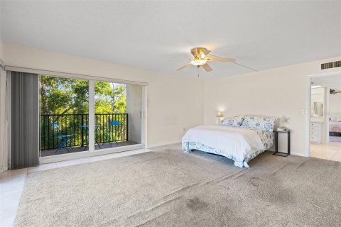 Condo in Largo, Florida, 3 bedrooms № 2120104 - photo 16