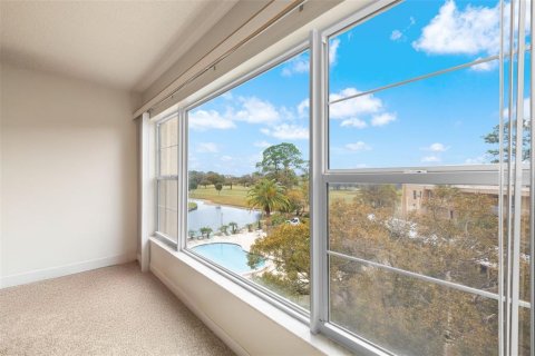 Condo in Largo, Florida, 3 bedrooms № 2120104 - photo 5