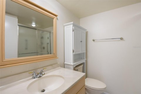 Condo in Largo, Florida, 3 bedrooms № 2120104 - photo 23