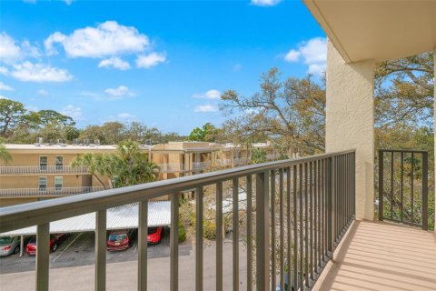 Condo in Largo, Florida, 3 bedrooms № 2120104 - photo 12