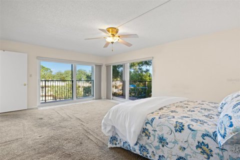 Condo in Largo, Florida, 3 bedrooms № 2120104 - photo 14