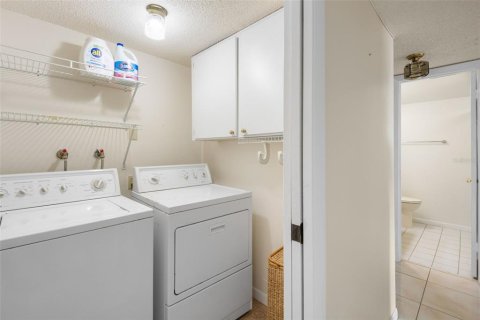 Condo in Largo, Florida, 3 bedrooms № 2120104 - photo 25