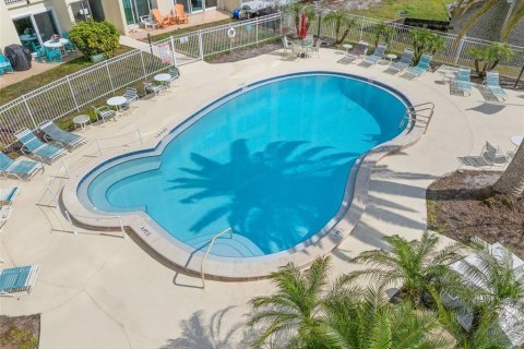 Condo in Largo, Florida, 3 bedrooms № 2120104 - photo 2