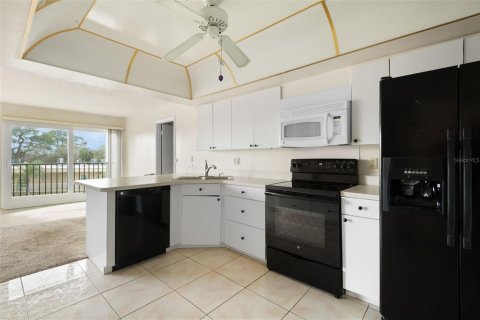 Condo in Largo, Florida, 3 bedrooms № 2120104 - photo 10