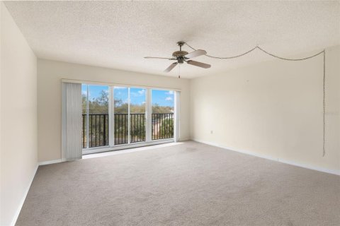 Condo in Largo, Florida, 3 bedrooms № 2120104 - photo 21