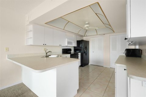 Condo in Largo, Florida, 3 bedrooms № 2120104 - photo 9