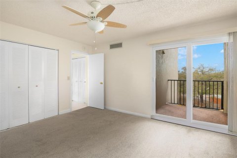 Condo in Largo, Florida, 3 bedrooms № 2120104 - photo 19