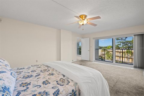 Condo in Largo, Florida, 3 bedrooms № 2120104 - photo 15