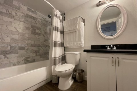 Condo in Sunny Isles Beach, Florida  № 2066088 - photo 13