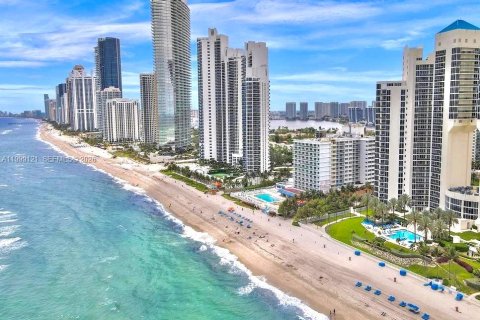 Condo in Sunny Isles Beach, Florida  № 2066088 - photo 15