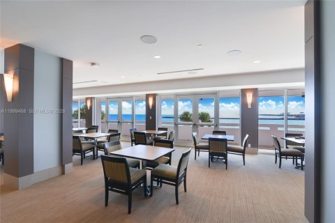 Condominio en alquiler en Fort Lauderdale, Florida, 2 dormitorios, 186.83 m2 № 2064252 - foto 16