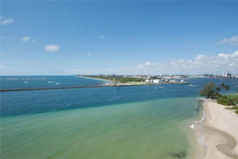 Condominio en alquiler en Fort Lauderdale, Florida, 2 dormitorios, 186.83 m2 № 2064252 - foto 5