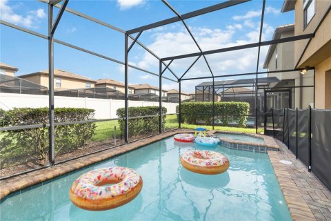 Casa en venta en Kissimmee, Florida, 6 dormitorios, 291.9 m2 № 1815198 - foto 2