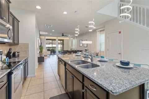 Casa en venta en Kissimmee, Florida, 6 dormitorios, 291.9 m2 № 1815198 - foto 10