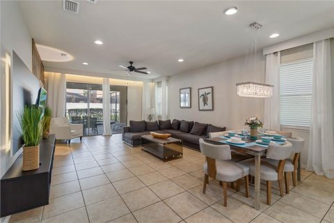 Casa en venta en Kissimmee, Florida, 6 dormitorios, 291.9 m2 № 1815198 - foto 4