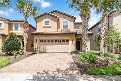 Casa en venta en Kissimmee, Florida, 6 dormitorios, 291.9 m2 № 1815198 - foto 1