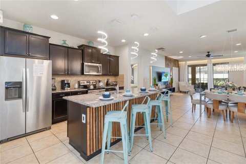 Casa en venta en Kissimmee, Florida, 6 dormitorios, 291.9 m2 № 1815198 - foto 7