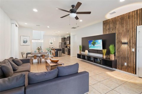Casa en venta en Kissimmee, Florida, 6 dormitorios, 291.9 m2 № 1815198 - foto 5