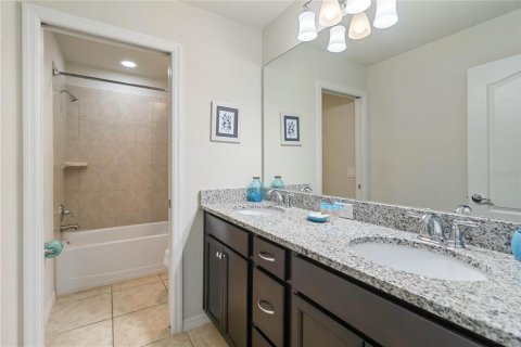 Casa en venta en Kissimmee, Florida, 6 dormitorios, 291.9 m2 № 1815198 - foto 20
