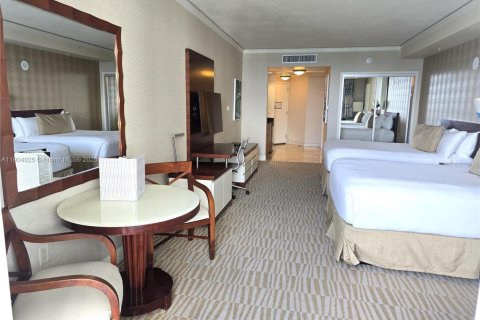 Condo in Sunny Isles Beach, Florida  № 1956050 - photo 4