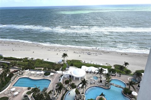 Condo in Sunny Isles Beach, Florida  № 1956050 - photo 3