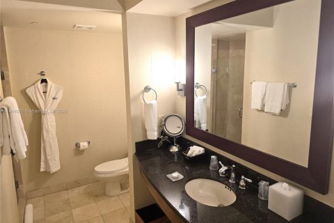 Condo in Sunny Isles Beach, Florida  № 1956050 - photo 9