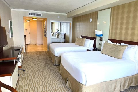 Condo in Sunny Isles Beach, Florida  № 1956050 - photo 6