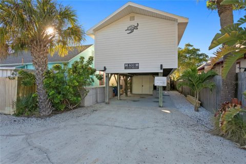 House in Indian Rocks Beach, Florida 1 bedroom, 50.54 sq.m. № 2211395 - photo 4