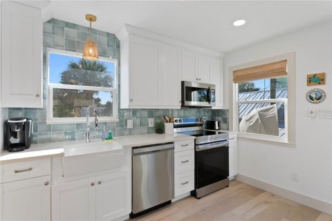 House in Indian Rocks Beach, Florida 1 bedroom, 50.54 sq.m. № 2211395 - photo 7