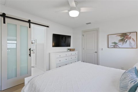 House in Indian Rocks Beach, Florida 1 bedroom, 50.54 sq.m. № 2211395 - photo 13