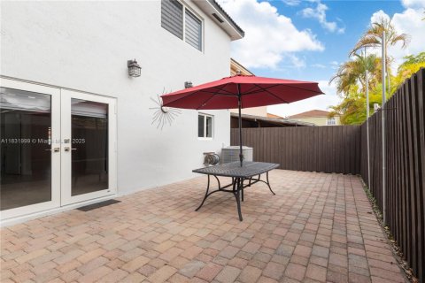 Casa en venta en Miami, Florida, 3 dormitorios, 150.87 m2 № 1809863 - foto 9