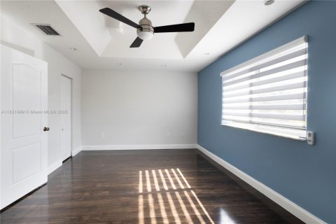 Casa en venta en Miami, Florida, 3 dormitorios, 150.87 m2 № 1809863 - foto 18