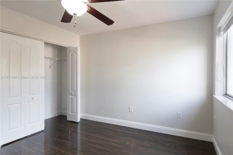 Casa en venta en Miami, Florida, 3 dormitorios, 150.87 m2 № 1809863 - foto 14