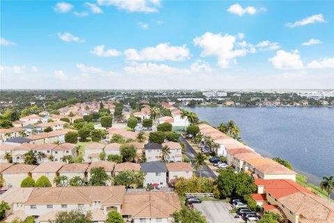 Casa en venta en Miami, Florida, 3 dormitorios, 150.87 m2 № 1809863 - foto 30
