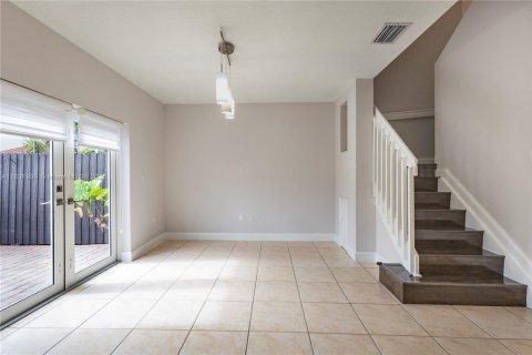 Casa en venta en Miami, Florida, 3 dormitorios, 150.87 m2 № 1809863 - foto 8