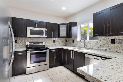 Casa en venta en Miami, Florida, 3 dormitorios, 150.87 m2 № 1809863 - foto 7