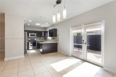 Casa en venta en Miami, Florida, 3 dormitorios, 150.87 m2 № 1809863 - foto 6