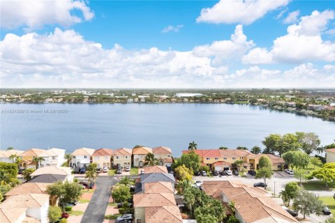 Casa en venta en Miami, Florida, 3 dormitorios, 150.87 m2 № 1809863 - foto 28