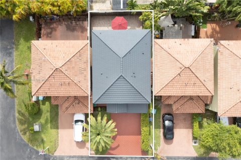 Casa en venta en Miami, Florida, 3 dormitorios, 150.87 m2 № 1809863 - foto 25