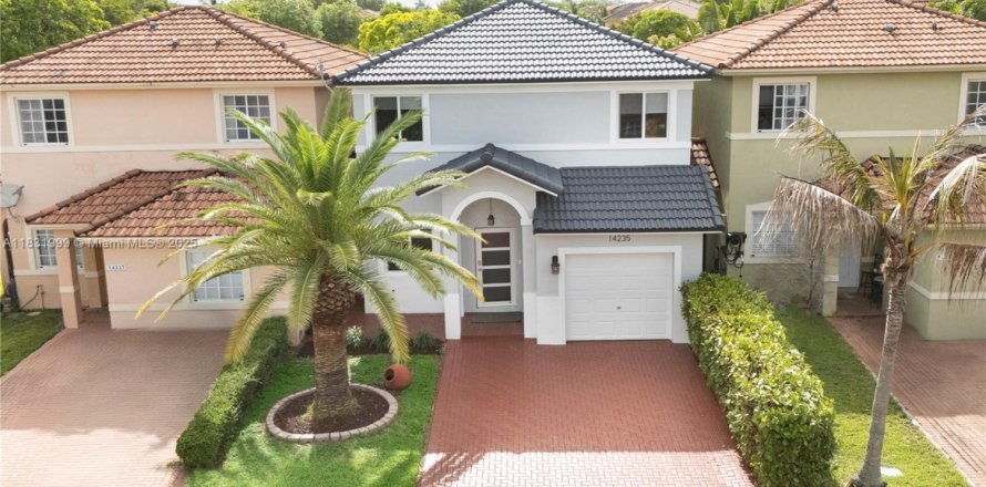 Casa en Miami, Florida 3 dormitorios, 150.87 m2 № 1809863